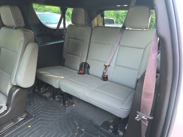 Used 2023 GMC Yukon XL SLT w/ SLT Luxury Package AWD/4WD image 12