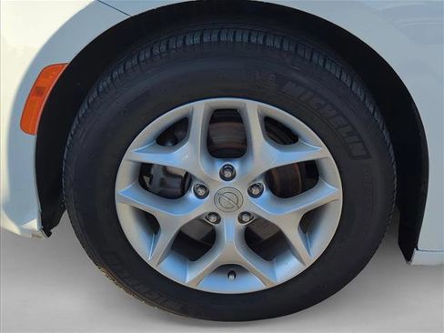 Used 2020 Chrysler Pacifica Touring-L w/ Tire & Wheel Group image 6