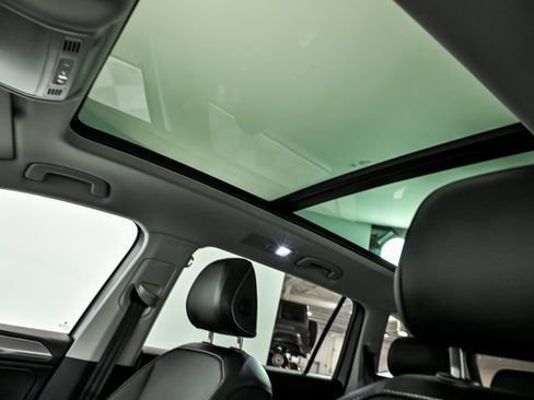 Certified 2024 Volkswagen Tiguan SE image 13