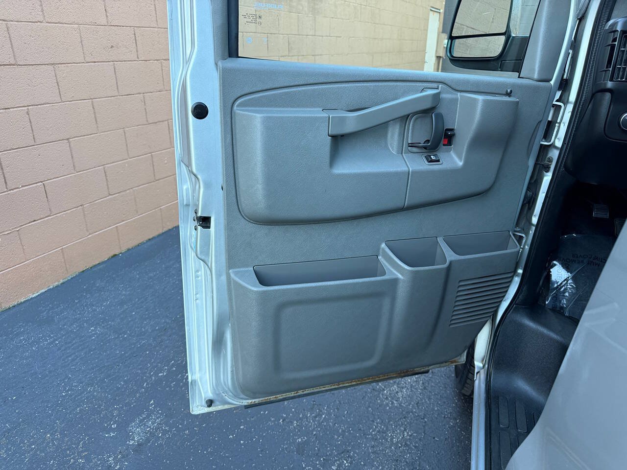 Used 2018 GMC Savana 3500 LT w/ LT Preferred Equipment Group RWD image 21