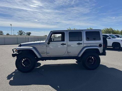 Used 2016 Jeep Wrangler Unlimited Sahara w/ Connectivity Group image 6