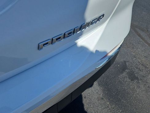 Used 2020 Chevrolet Equinox Premier FWD image 4