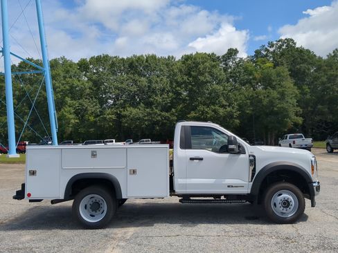 New 2025 Ford F450 XL w/ XL Chrome Package AWD/4WD image 2