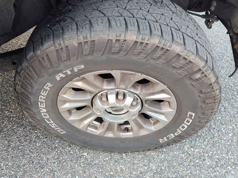 Used 2019 Ford F250 XLT w/ XLT Premium Package image 10