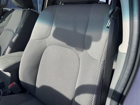 Used 2021 Nissan Frontier SV w/ Midnight Edition Floor Mats image 15