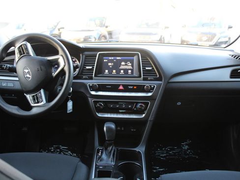 Used 2019 Hyundai Sonata SE FWD image 13