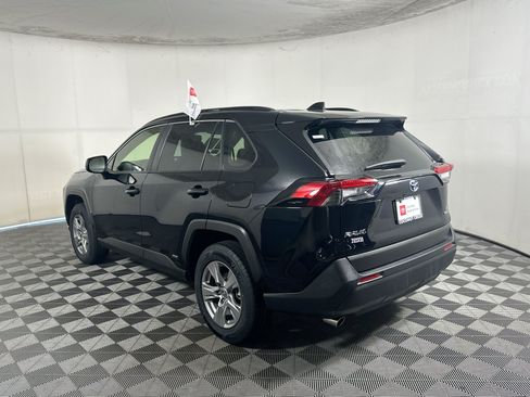 Used 2023 Toyota RAV4 LE AWD/4WD image 5