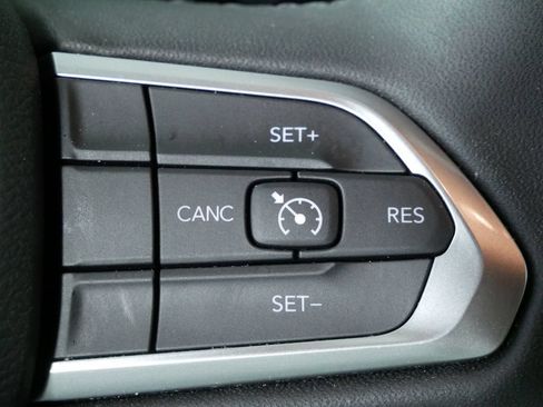 Used 2025 Jeep Compass Latitude AWD/4WD image 26