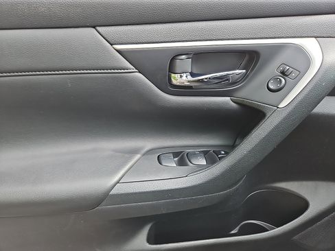 Used 2018 Nissan Altima 2.5 SL FWD image 12