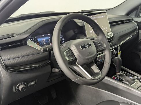 New 2026 Jeep Compass Latitude image 13