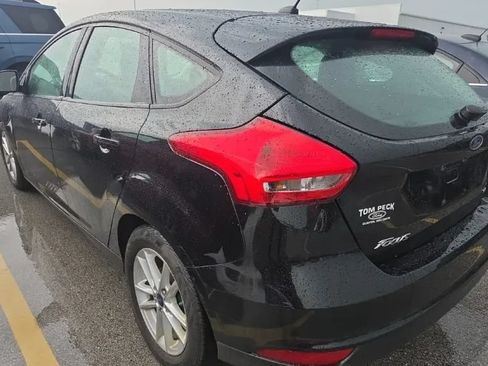 Used 2017 Ford Focus SE FWD image 2