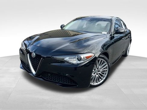 Used 2020 Alfa Romeo Giulia Ti image 9