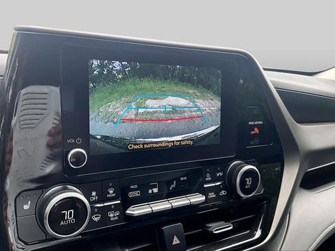 Used 2025 Toyota Highlander XLE w/ Protection Package #3 (TMS) AWD/4WD image 28