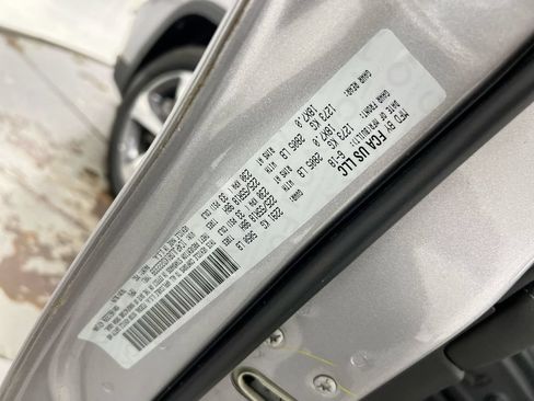 Used 2019 Jeep Cherokee Limited FWD image 27