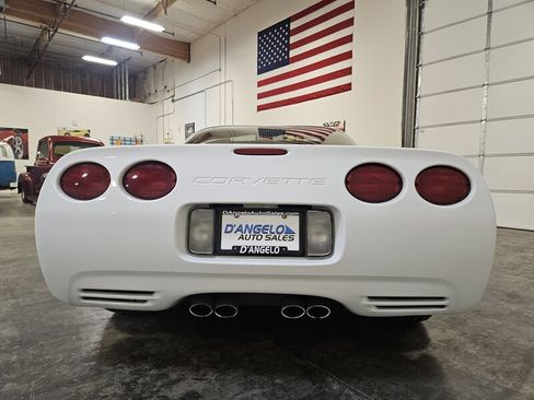 Used 2004 Chevrolet Corvette Coupe w/ Roof Package RWD image 7