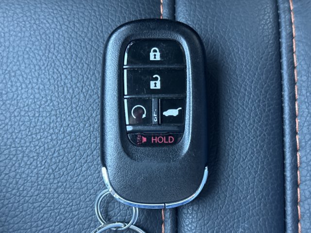 Used 2025 Honda Pilot TrailSport image 29