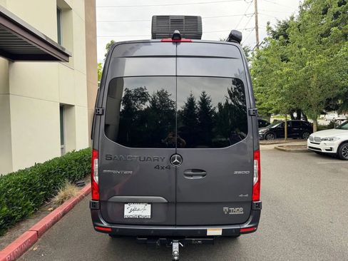 Used 2022 Mercedes-Benz Sprinter 2500 image 9