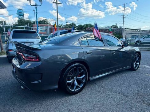 Used 2019 Dodge Charger R/T RWD image 3