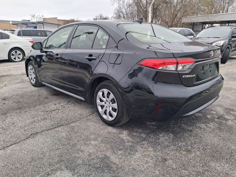 Used 2021 Toyota Corolla LE image 4