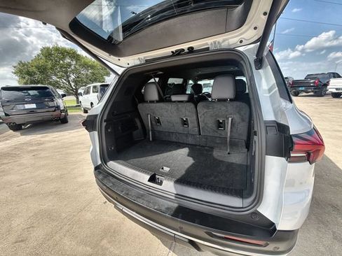 Certified 2026 Buick Enclave Preferred FWD image 25