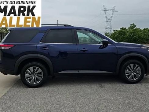 Used 2025 Nissan Pathfinder SV AWD/4WD image 9