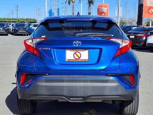 Certified 2022 Toyota C-HR XLE image 5