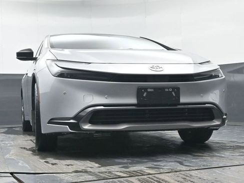 Used 2025 Toyota Prius XLE image 36