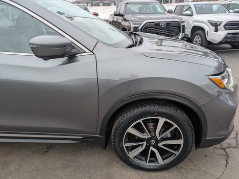 Used 2019 Nissan Rogue SL w/ Premium Package image 10