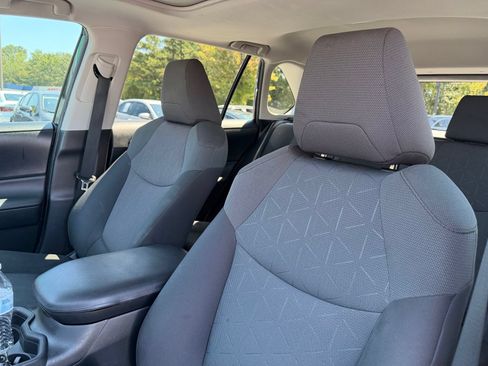 Used 2019 Toyota RAV4 XLE FWD image 15