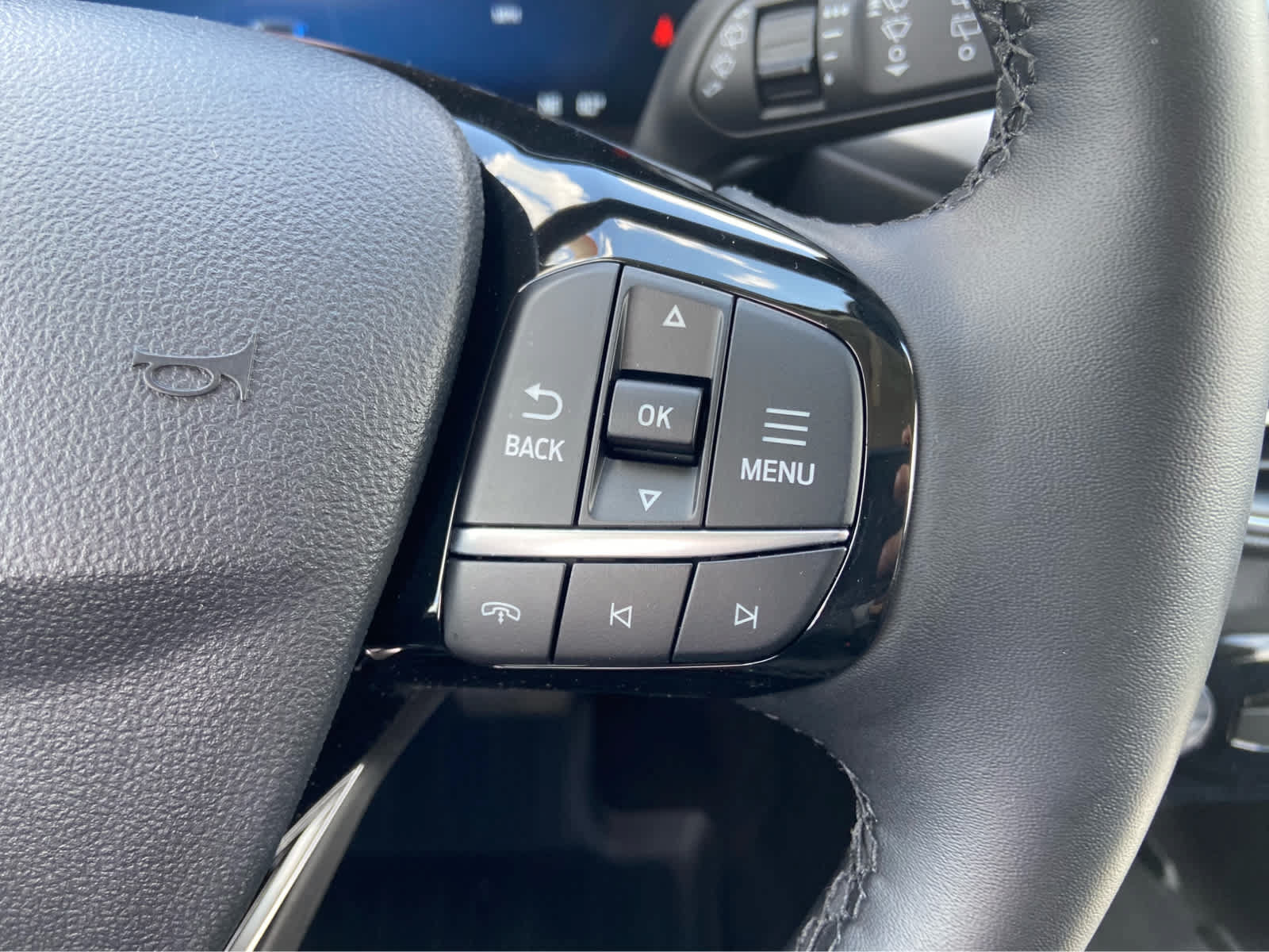 Used 2025 Ford Escape Platinum w/ Premium Technology Package AWD/4WD image 21