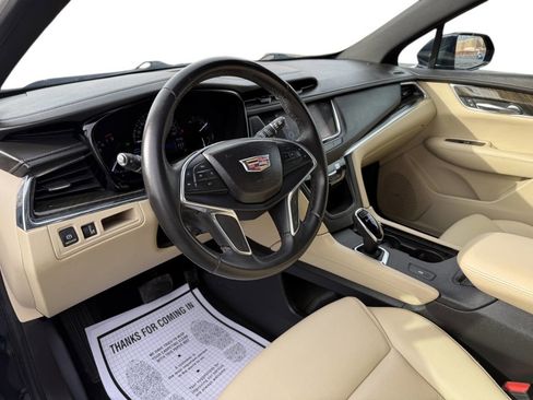 Used 2017 Cadillac XT5 Base 4dr SUV image 6