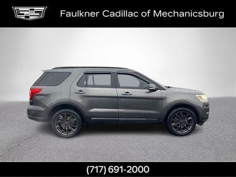 Used 2018 Ford Explorer XLT w/ Equipment Group 202A image 3