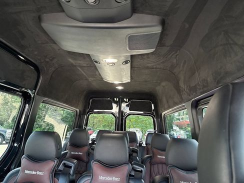 Used 2018 Mercedes-Benz Sprinter 2500 image 32