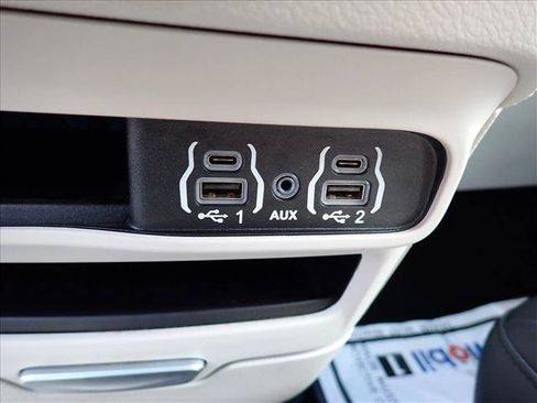 Used 2024 Chrysler Pacifica Touring-L FWD image 21