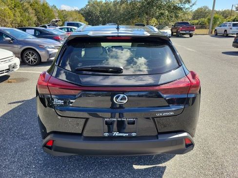 Used 2023 Lexus UX 250h FWD w/ Premium Package image 11