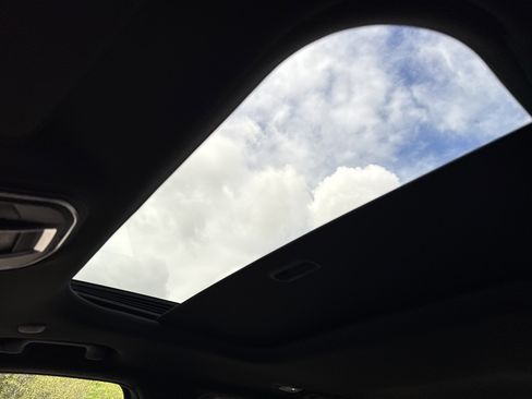 New 2025 Jeep Grand Cherokee Altitude image 31