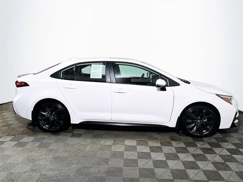 Certified 2025 Toyota Corolla XSE image 9