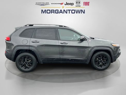 Used 2017 Jeep Cherokee Trailhawk image 4