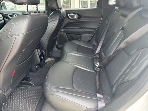 Used 2025 Jeep Compass Trailhawk AWD/4WD image 40
