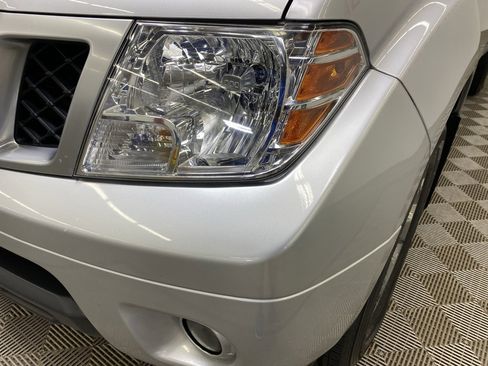 Used 2020 Nissan Frontier SV image 7