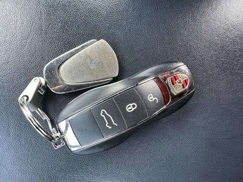 Used 2015 Porsche Cayenne Turbo AWD/4WD image 24