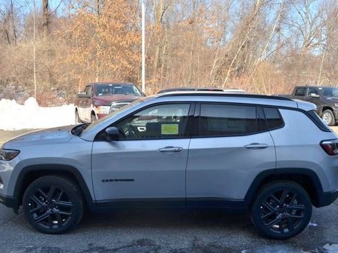 New 2026 Jeep Compass Latitude image 5