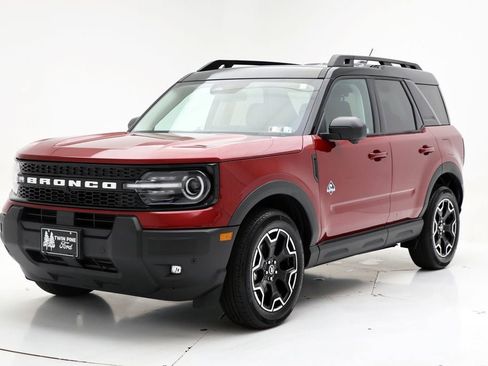 Used 2025 Ford Bronco Sport Outer Banks w/ Outer Banks Tech Package+ image 2