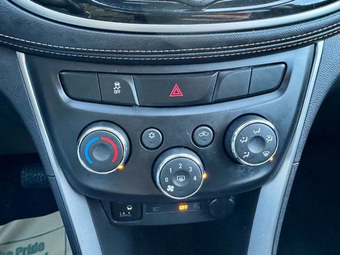 Used 2018 Chevrolet Trax LT w/ LT Convenience Package image 21