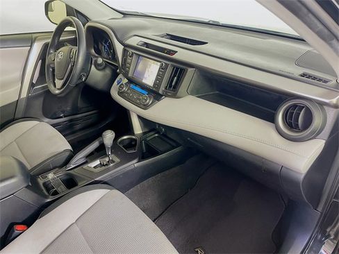 Used 2018 Toyota RAV4 LE image 29