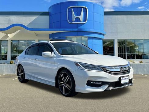 Used 2017 Honda Accord Touring image 1