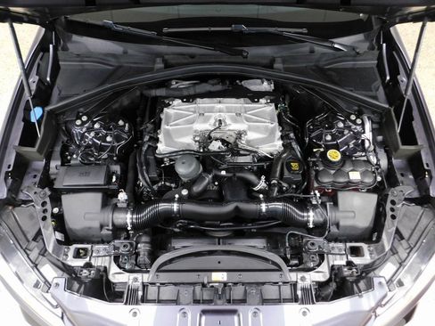 Used 2024 Jaguar F-PACE SVR image 11