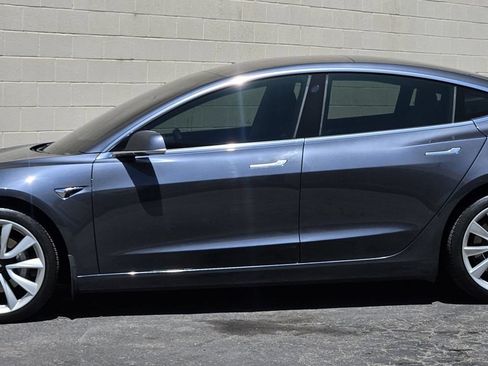 Used 2018 Tesla Model 3 Long Range RWD image 2