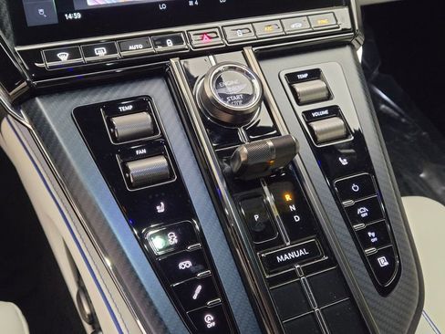 Used 2025 Aston Martin V8 Vantage Coupe image 38