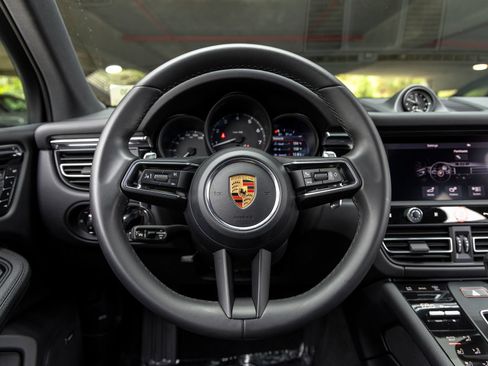Certified 2026 Porsche Macan AWD/4WD image 29